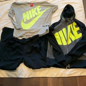 Nike 3 piece set… Therma Fit jacket/pants gray lng sl tee..black, gray, yellow M